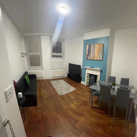Cricklewood Broadway Guest Home ลอนดอน ภายนอก รูปภาพ