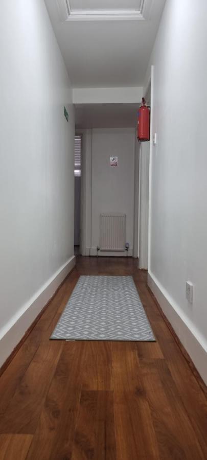 Cricklewood Broadway Guest Home ลอนดอน ภายนอก รูปภาพ