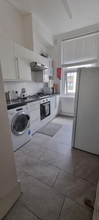 Cricklewood Broadway Guest Home ลอนดอน ภายนอก รูปภาพ