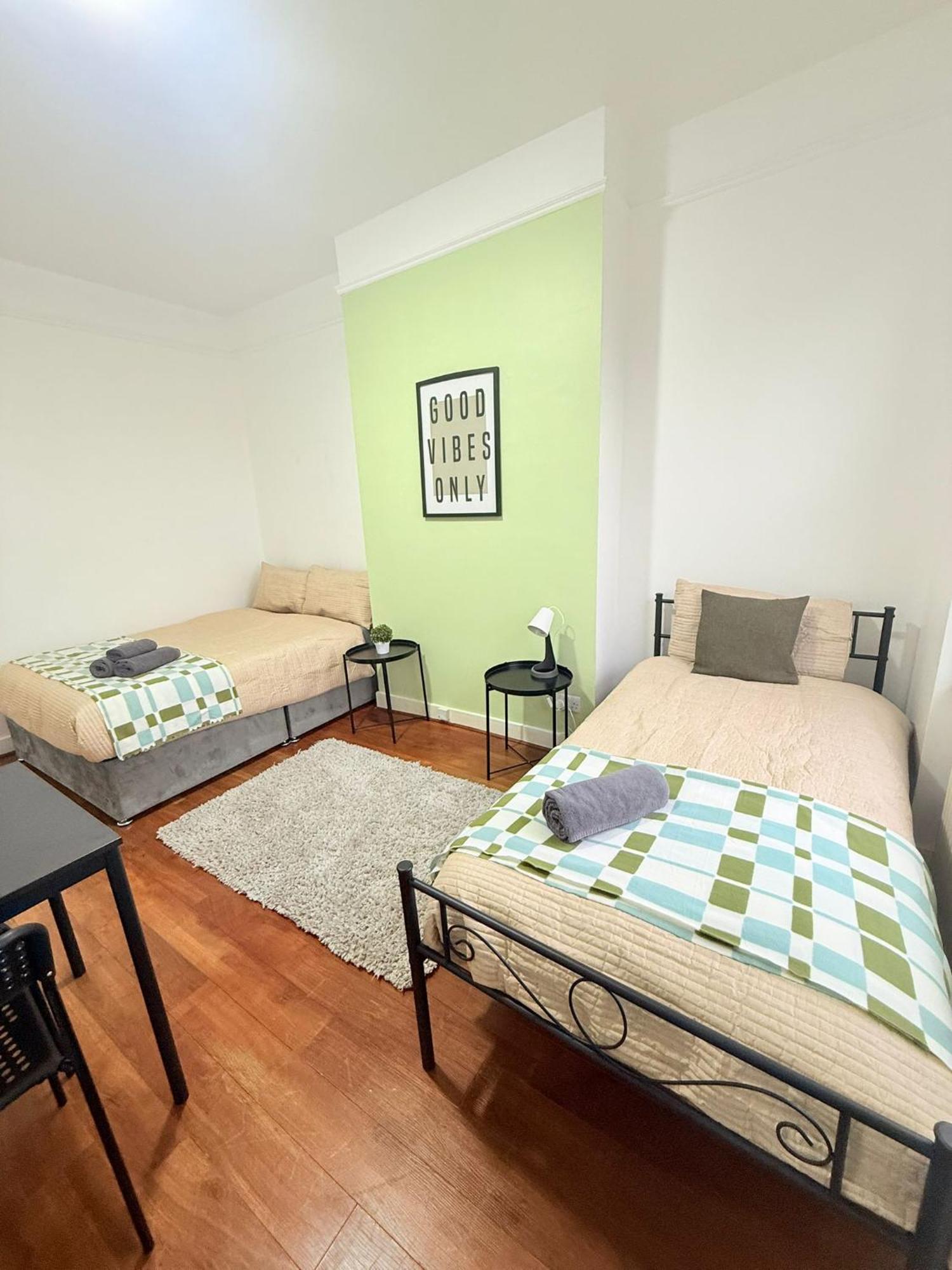 Cricklewood Broadway Guest Home ลอนดอน ภายนอก รูปภาพ