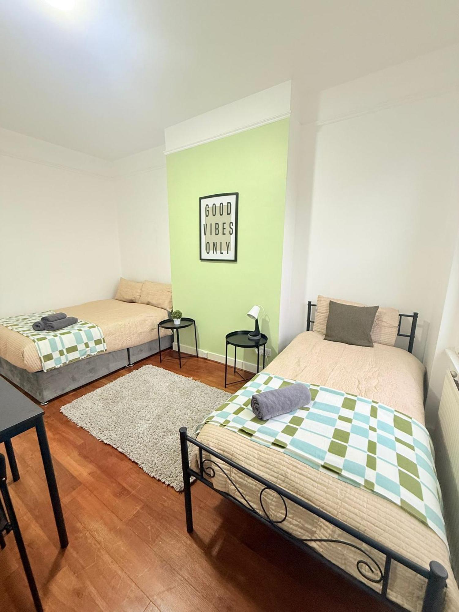Cricklewood Broadway Guest Home ลอนดอน ภายนอก รูปภาพ