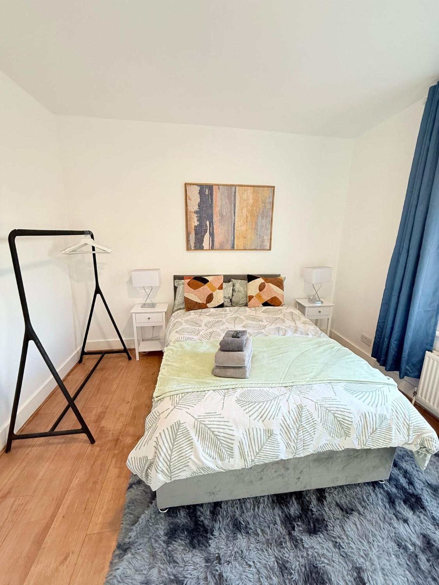 Cricklewood Broadway Guest Home ลอนดอน ภายนอก รูปภาพ