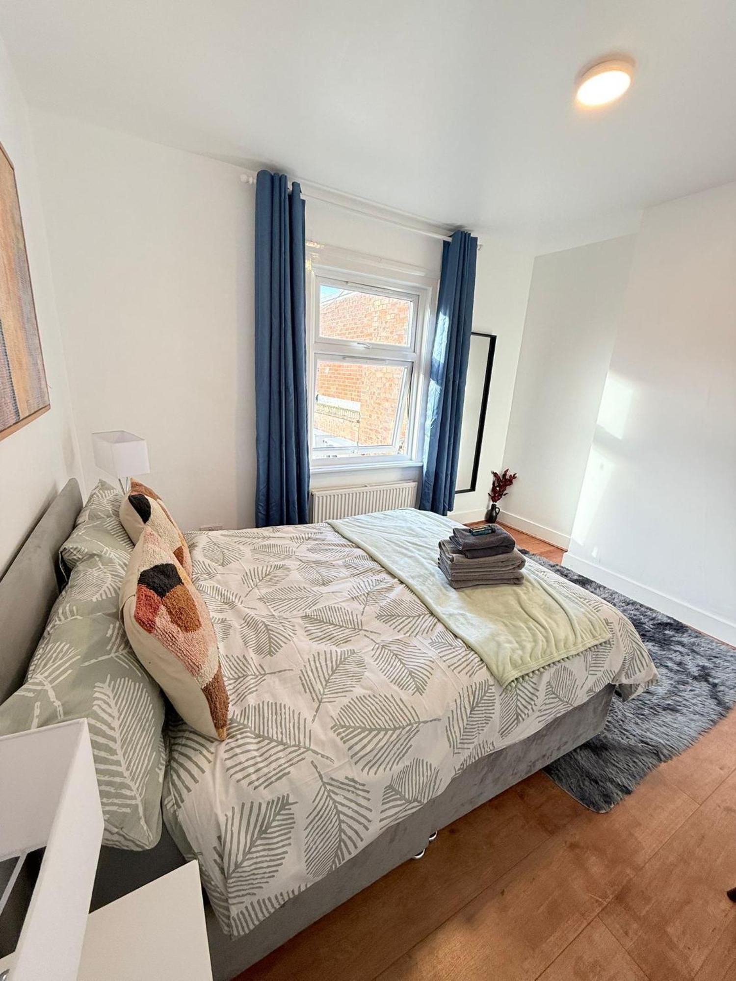 Cricklewood Broadway Guest Home ลอนดอน ภายนอก รูปภาพ