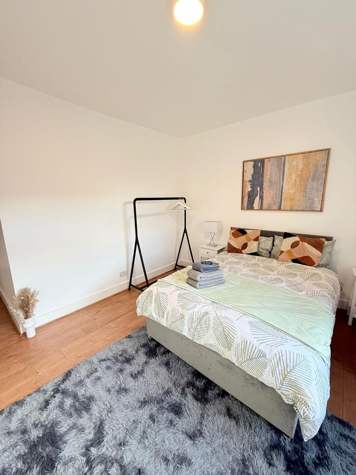 Cricklewood Broadway Guest Home ลอนดอน ภายนอก รูปภาพ